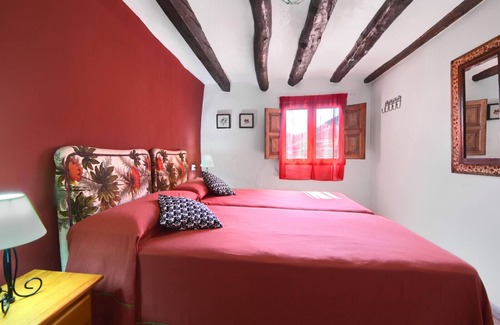 Ejulve House | Junior Suite-Private Bathroom-Mountain view-Roja