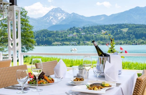 Finkenstein am Faaker See House | Juniorsuite mit Balkon - Das Inselhotel im Faaker See