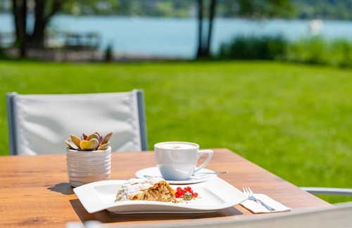 Finkenstein am Faaker See House | Juniorsuite mit Balkon - Das Inselhotel im Faaker See