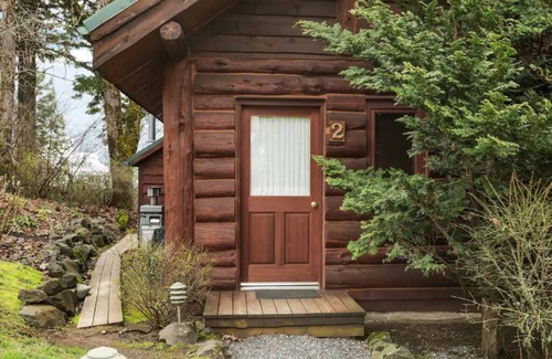 Stevenson Cabin | Juniper Cabin at Wilder and Pine Riverside Cabins