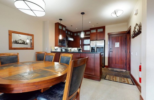 Mammoth Lakes House | Juniper Crest 6 Luxury Home, Walk to Eagle Lodge and Gorgeous Mountain Views by RedAwning