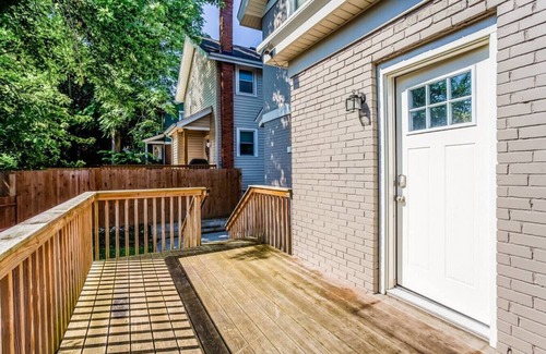 Oakley House | Juniper Hyde Park: 3B House Walk to HP Square, Wasson Trail
