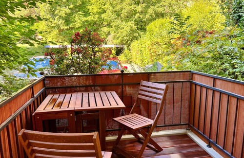 Maximin Apartment | JUPAS° Trier | Red Rock Home - Balcony & Parking lot