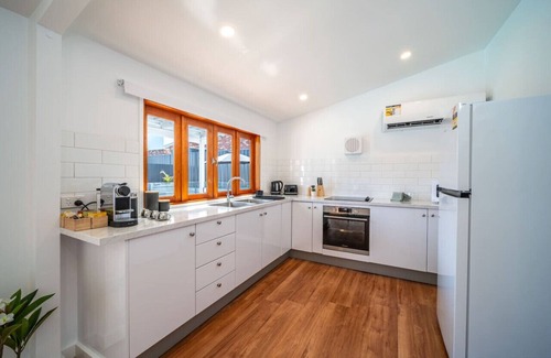 Torrensville House | Jupiter & Neptune - In-ground Pool & Mini Bar