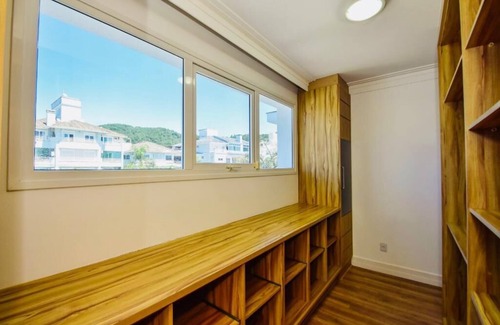 Jurere Internacional House | Jurerê Internacional - Mansion 200m from the beach.