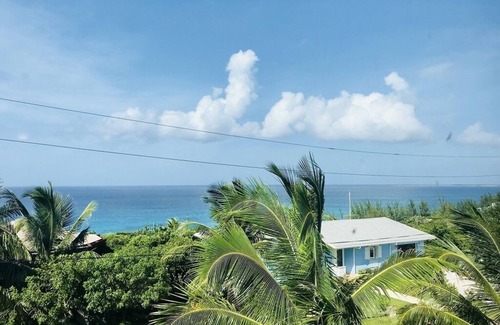 Rainbow Bay Apartment | Jus Breathe - Gorgeous Views & walking distance to Twin Beach