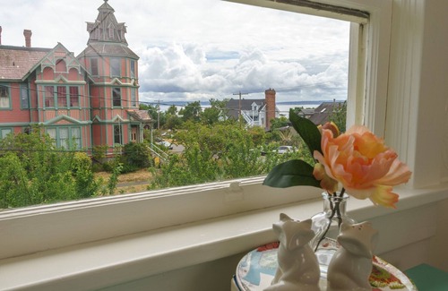 Port Townsend Historic District Apartment | Just 3 Blocks from Downtown! Charming Studio Apartment!