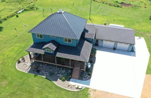 Wausau House | Just 5 minutes from Rib moutain, charming Farmhouse style home