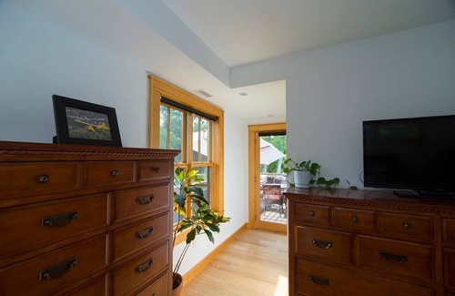 Stockbridge House | Just a min from Downtown Stockbridge on 11 Acres