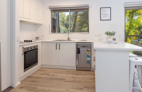 Boomerang Beach Apartment | Just Beachy - freshly renovated apartment minutes walk from the beach!