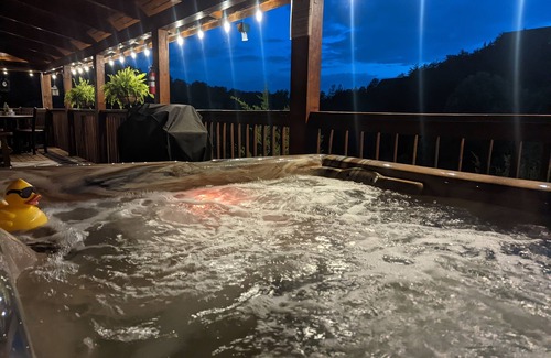 Sevierville Cabin | Just Because~Modern Smoky Mountain Cabin~Private Hot Tub~Pool Table~Games