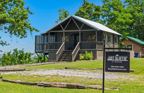 Mentone Cabin | Just Bluffin’ at Mentone-Hot tub for two w/brow views!