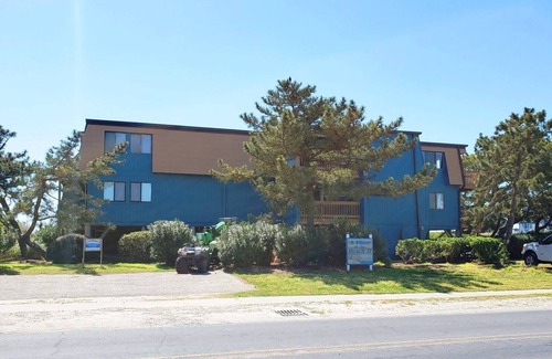 Ocean Isle Beach Condo | 'Just Chillaxin'-2-bedroom condo in lovely Ocean Isle Beach, NC-oceanview & pool