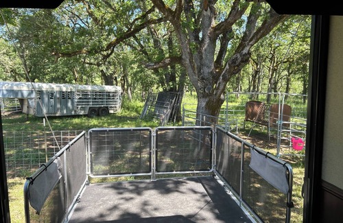 Roseburg House | Just off I-5, RV available on a secluded lot. Close to town.