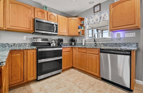 Captain's Cove House | Just One Oar - Pet friendly, Fenced yard!