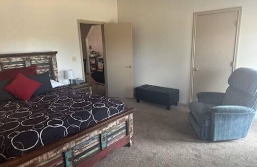 Del Valle Apartment | Just outside Austin. Near COTA, Tesla, Airport. MotoGP. Solar Eclipse 2024