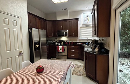 Woodlake Trails House | Just Outside of Austin.Quiet, Serene 3 bedroom+ with Pool & Pond