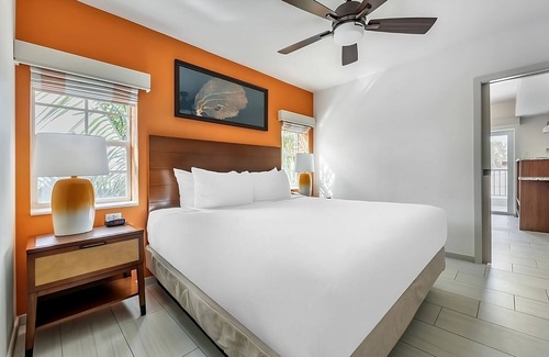Pelican Key Hotel | Just What You Were Looking For! Onsite Pool, Free Parking, Beach Front