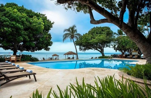 Carenero Apartment | Just What You Were Looking For! 2 Relaxing Units, Free Parking, Onsite Pools