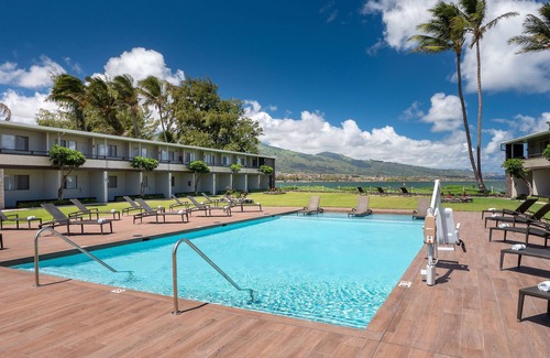 Kahului Hotel | Just What You Were Looking For! 3 Great Units, Steps to Ho’aloha Park Beach!