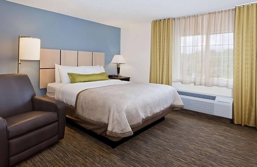 Wichita Hotel | Just What You Were Looking For! Kitchen, Free Parking, Pets Allowed!