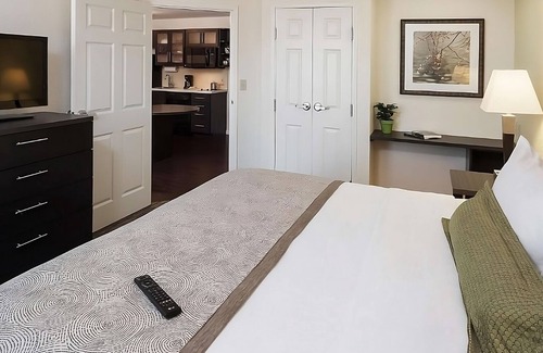 Wichita Hotel | Just What You Were Looking For! Kitchen, Free Parking, Pets Allowed!