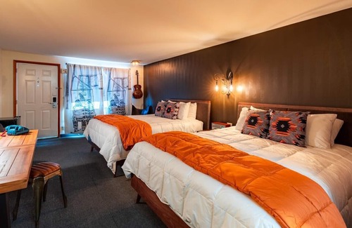 Orchard District Hotel | Just What You Were Looking For! With Pool, Free Parking, Dogs Allowed!