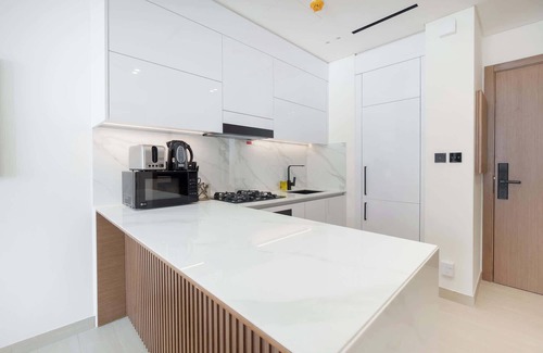 Jumeirah Village Apartment | JVC Apartment sleeps 2 with Private Balcony!