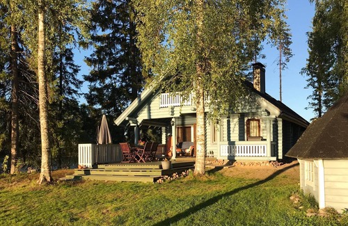 Vierema Cabin | Kömmäkköniemi – Your Spacious Log Cottage in Central Finland with Hot Tub