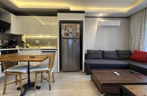 Bornova Apartment | Küçükpark civarı 1+1 Klimalı daire
