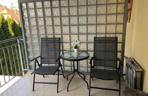 Heviz Apartment | KŐNIG APARTMAN II./RÓZA APARTMAN/300 MÉTERRE A HÉVÍZI TERMÁL TÓTÓL!