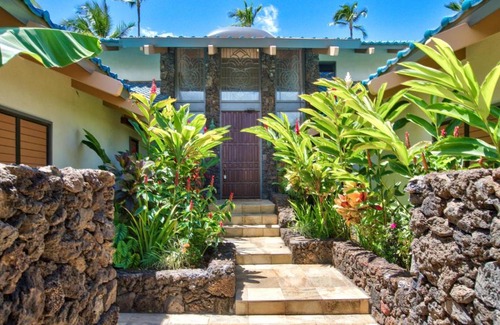 Historic Lahaina Front Street House | K B M Resorts BAY-35 - Presidential 5bd, 5ba beach-front estate, air conditioning, steps to ocean