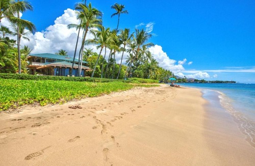 Historic Lahaina Front Street House | K B M Resorts BAY-35 - Presidential 5bd, 5ba beach-front estate, air conditioning, steps to ocean