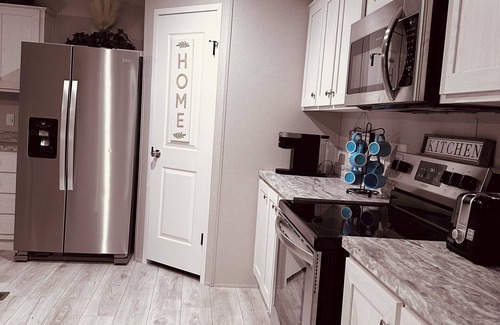 Laketon House | K & M Suite is a brand-new home in a peaceful, quiet neighborhood.
