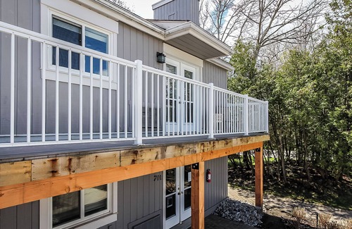 Collingwood Condo | K's Cozy Condo -Mins. to Beach, Trails, Shops, Skiing. Walk to restaurants, bar.
