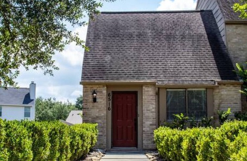 Barker House | K1 - Caro · All You Need! ✨1/1, Fam/?Friendly, 2 ?’s