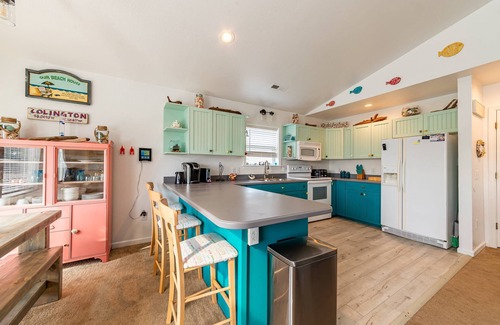 Colington Harbour House | K1565 Sound Waves. Gated Community; Canalfront w/Access; Pets OK; Community Pool!