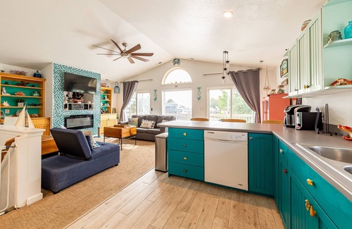 Colington Harbour House | K1565 Sound Waves. Gated Community; Canalfront w/Access; Pets OK; Community Pool!