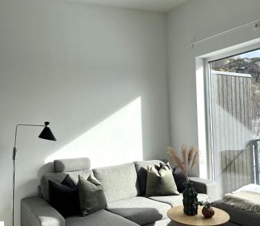 Vagan Apartment | Kabelvåg - Moderne og romslig bolig ved havet
