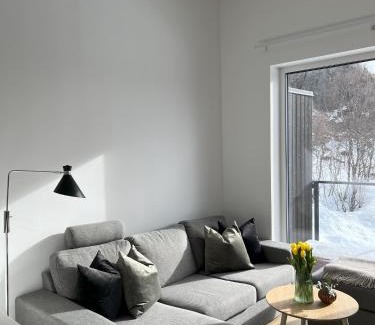 Vagan Apartment | Kabelvåg - Moderne og romslig bolig ved havet