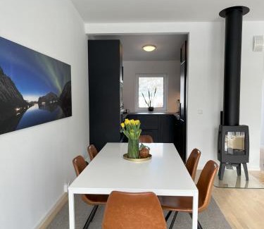 Vagan Apartment | Kabelvåg - Moderne og romslig bolig ved havet