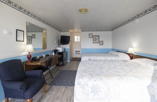 Frontier House | KABINO: Fossil Butte Motel #01 2QueenBeds A/C Mini Fridge Microwave Cable Wifi