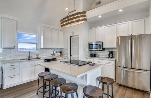 Sands Of Kahala Beach House | Kahala Beachfront | Oceanfront Views, Vaulted Ceilings!