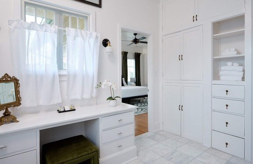 Wailuku Bed & Breakfast | Kahili Suite - Your Wailuku Escape