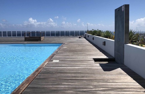 Faaa Condo | Kai, cosy apartment with terrace, pool and sea view, near Papeete