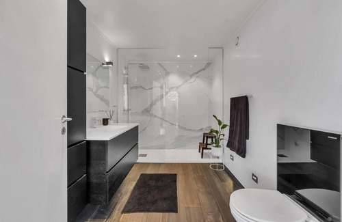 Tromso House | Kai's spa and cinema house, central, big & moder