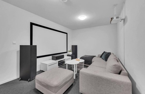 Tromso House | Kai's spa and cinema house, central, big & moder
