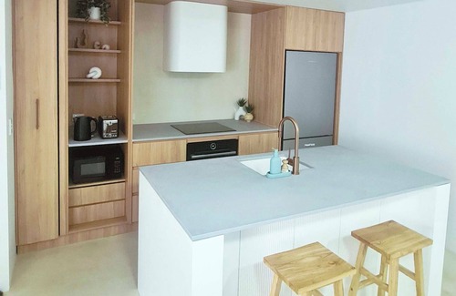 Mermaid Beach Apartment | Kai - Waves & Wind - 2BR Apartment - Moments to the sand - Gold Coast