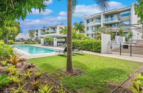 Mermaid Beach Apartment | Kai - Waves & Wind - 2BR Apartment - Moments to the sand - Gold Coast