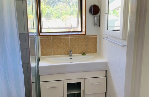 Tapere of Titikaveka House | Kainga Nina - Cool, breezy and relaxing home away from home.